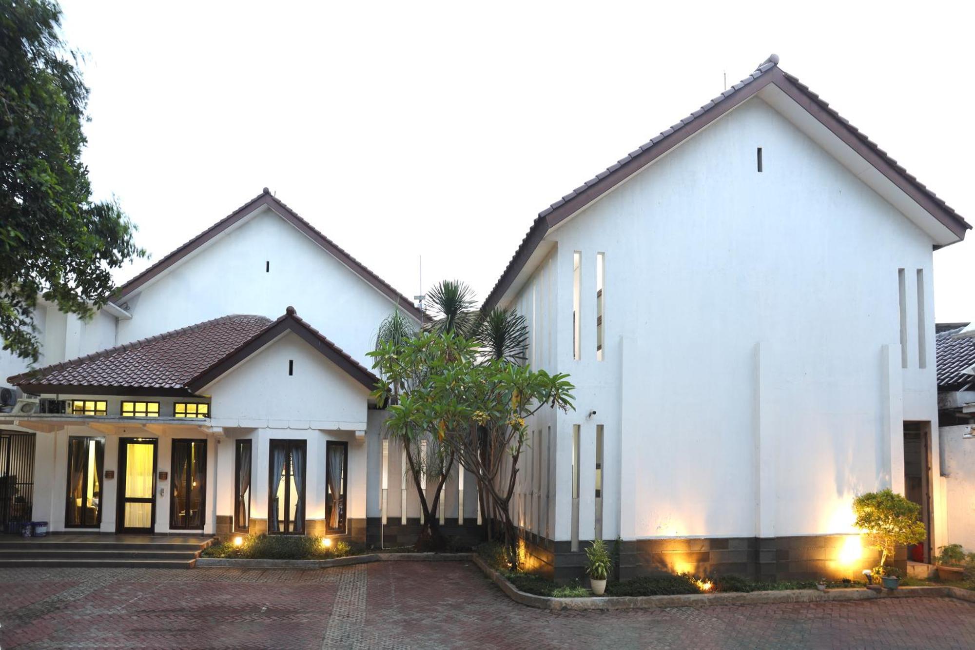 Jambuluwuk Residence Menteng Giacarta Esterno foto